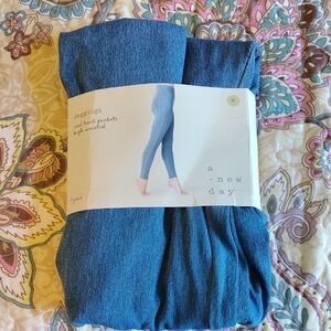 NWT High Waist Denim Leggings. Medium, Back Pockets